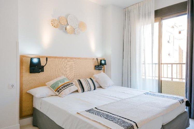 TRIPLE STANDARD Room