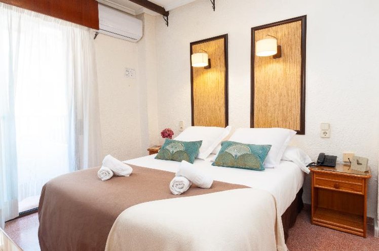 DOUBLE SINGLE USE STANDARD Room