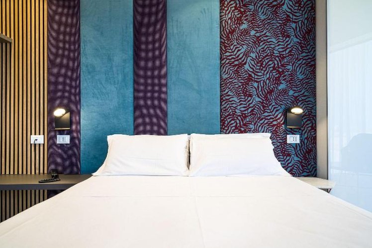 DOUBLE DELUXE QUEEN BED Room