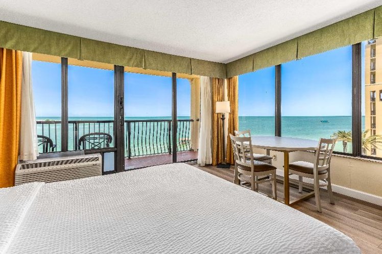 SUITE WITH VIEWS Room