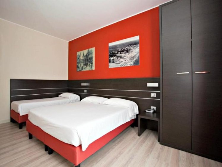 TRIPLE STANDARD Room