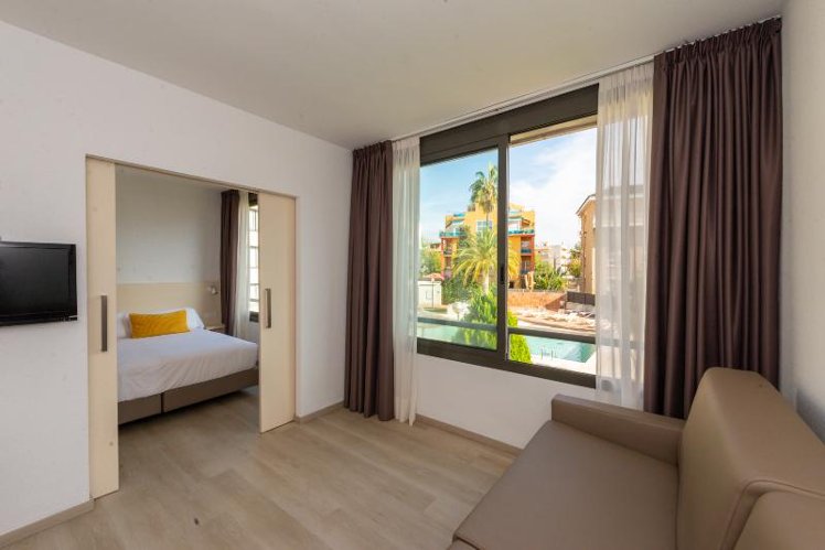 STUDIO POOL VIEW Room
