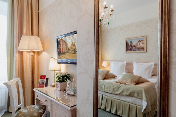 DOUBLE SINGLE USE DELUXE Room