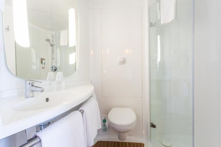 DOUBLE WITH DOUBLE BED Room
