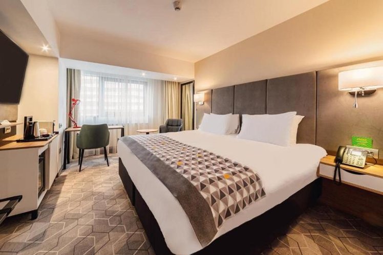 DOUBLE KING SIZE BED Room