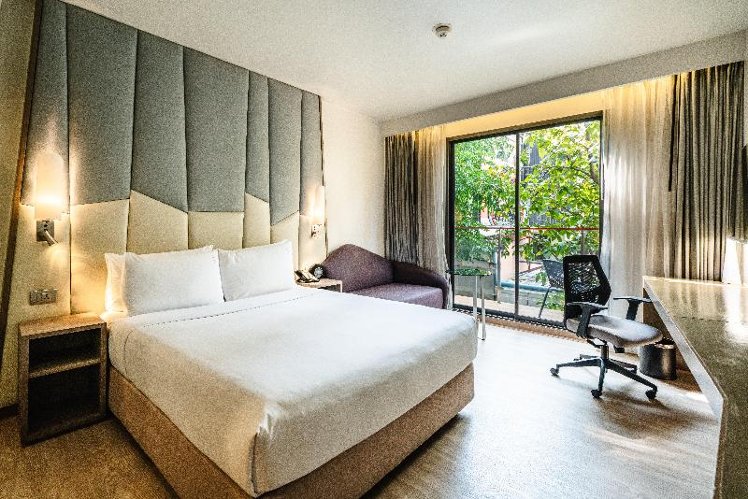 DOUBLE QUEEN SIZE BED Room