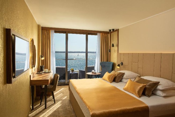 Double or Twin DELUXE SEA VIEW WITH BALCONY Room