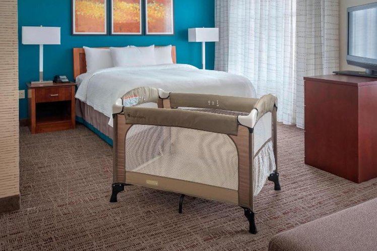 STUDIO QUEEN SIZE BED Room
