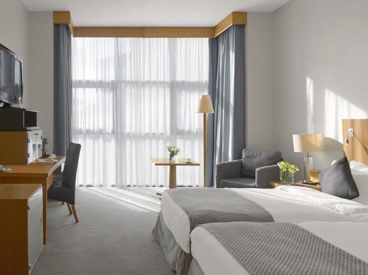 DOUBLE QUEEN SIZE BED Room