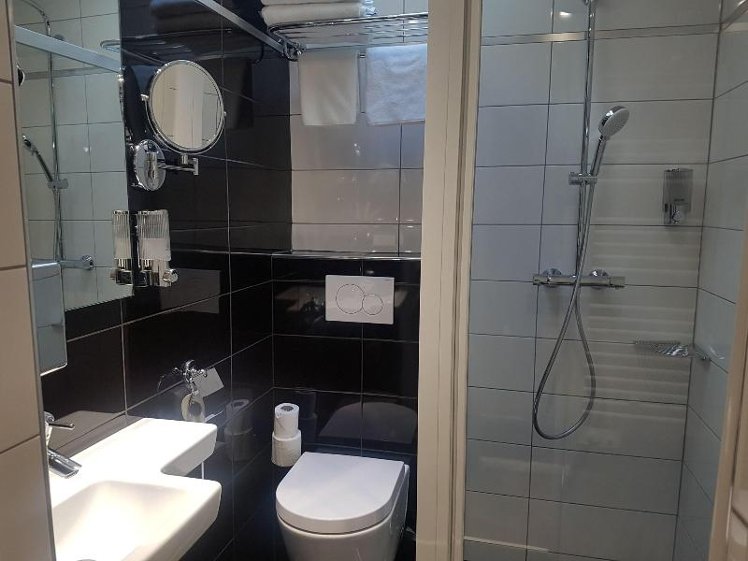 DOUBLE TWO BEDS Room