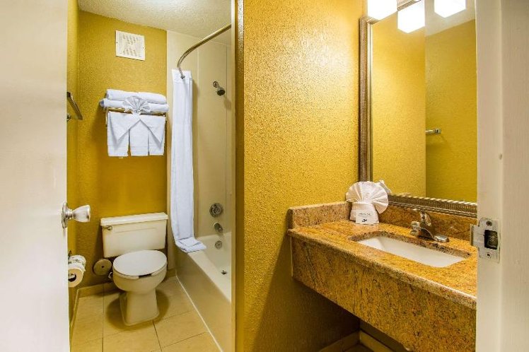 DOUBLE TWO QUEEN BEDS Room