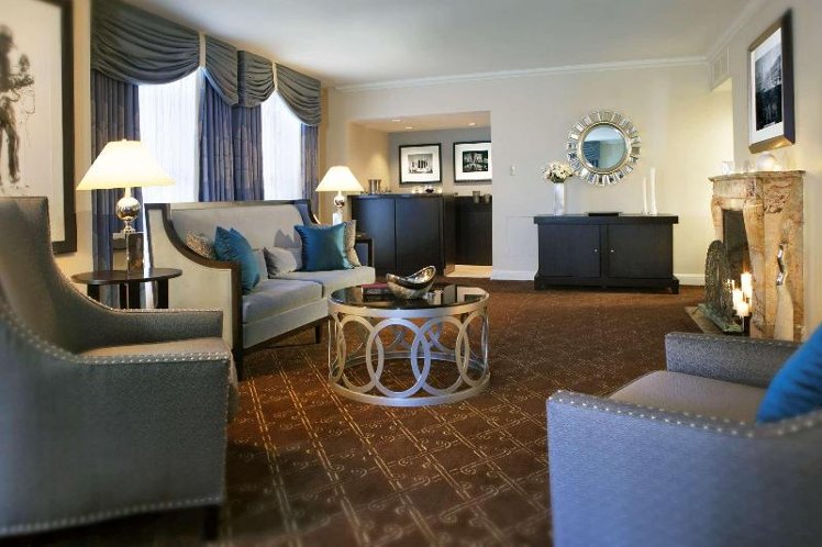 SUITE KING SIZE BED Room