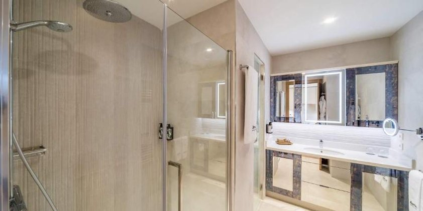 JUNIOR SUITE STANDARD Room