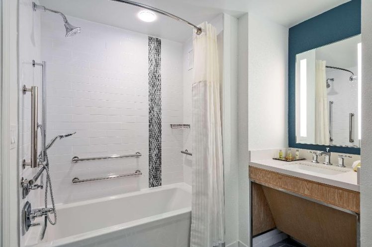 SUITE Accessible KING SIZE BED Room