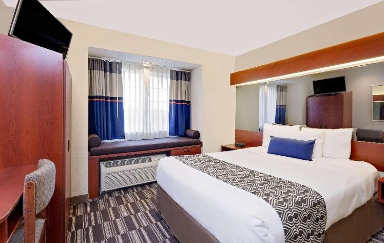 DOUBLE QUEEN SIZE BED Room