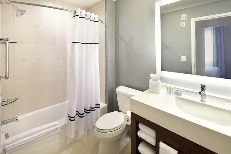 STUDIO QUEEN SIZE BED Room