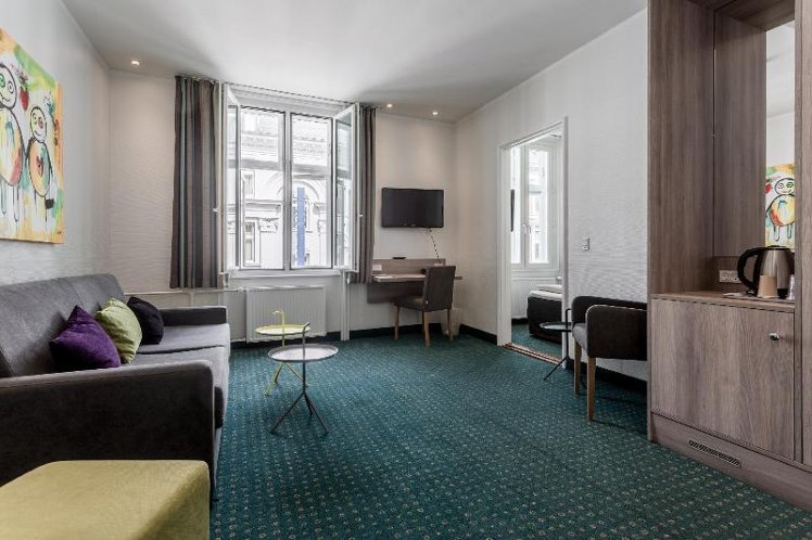 TRIPLE STANDARD Room