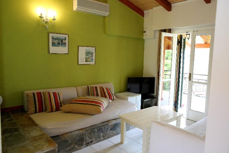 TRIPLE STANDARD Room