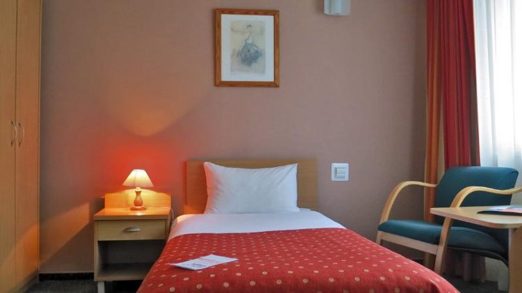 SINGLE STANDARD Room