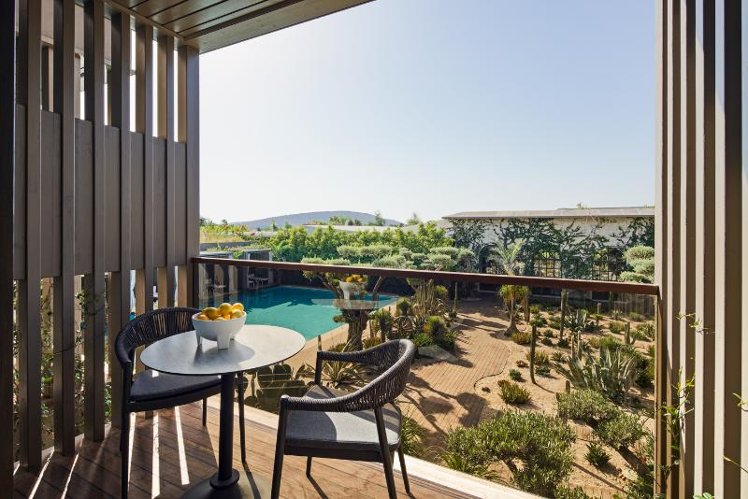 FAMILY ROOM GARDEN VIEW Room