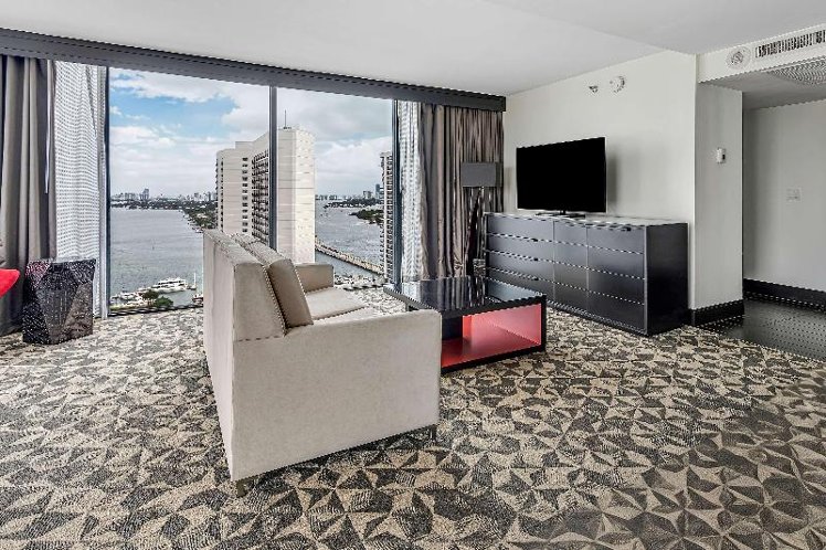 JUNIOR SUITE KING SIZE BED Room