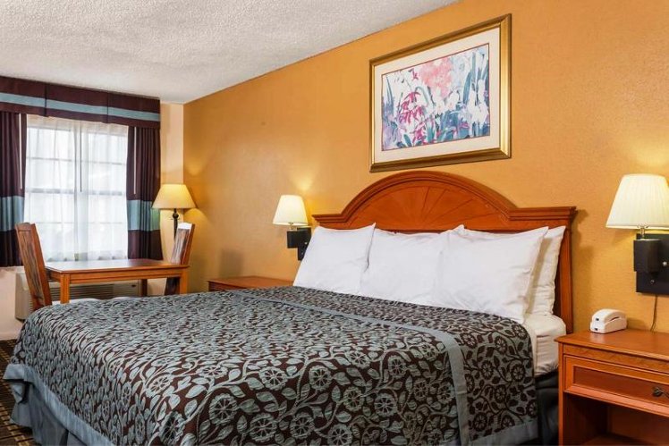 DOUBLE KING SIZE BED Room