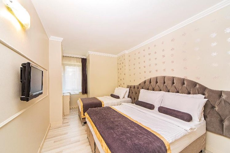 TRIPLE STANDARD Room