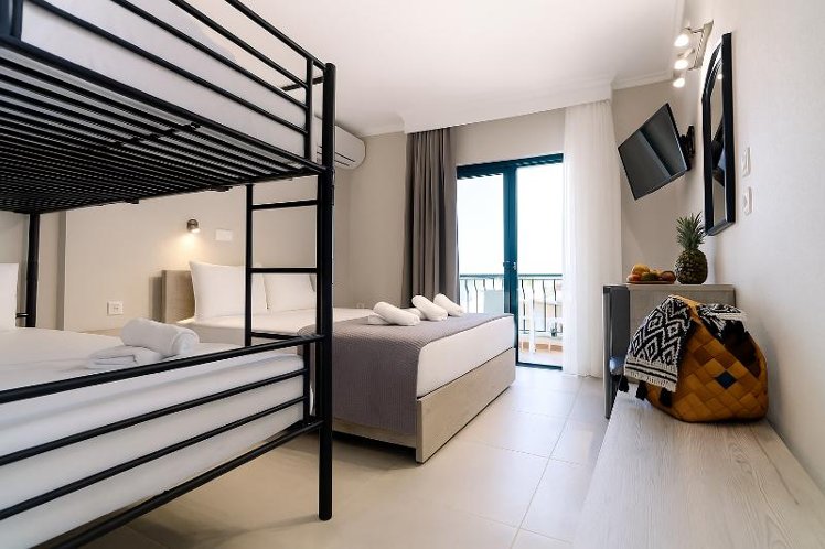 QUADRUPLE CLASSIC Room