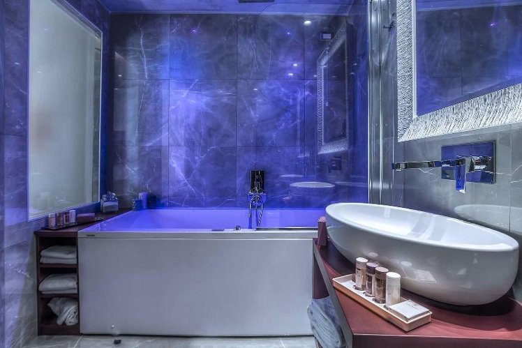 DOUBLE HONEYMOON Room