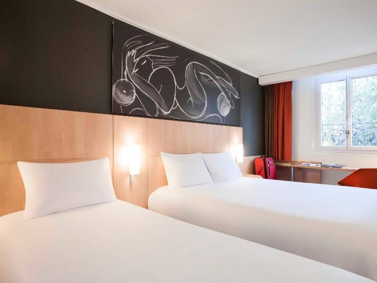 TRIPLE STANDARD Room