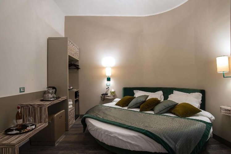 DOUBLE DELUXE QUEEN BED Room