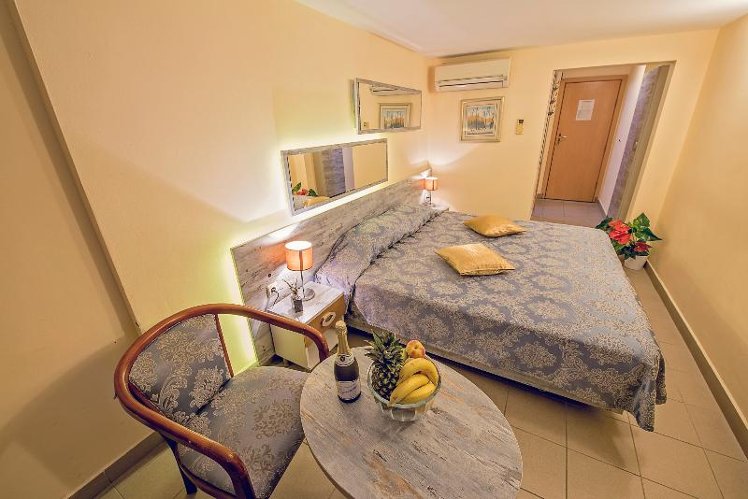 DOUBLE ECONOMY Room