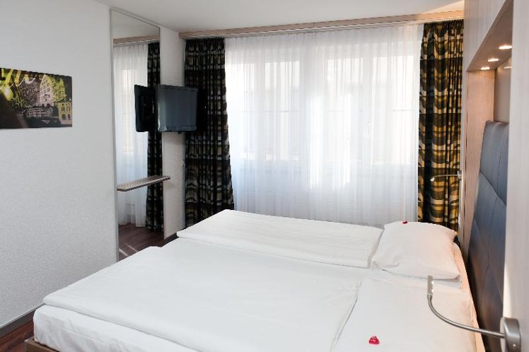 DOUBLE STANDARD Room