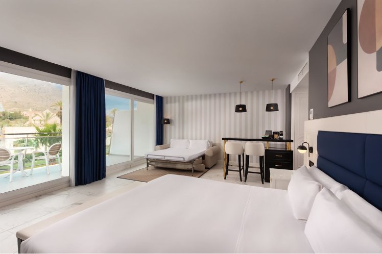 Grand Luxor Hotel