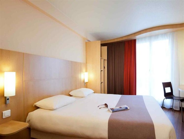 DOUBLE WITH DOUBLE BED Room