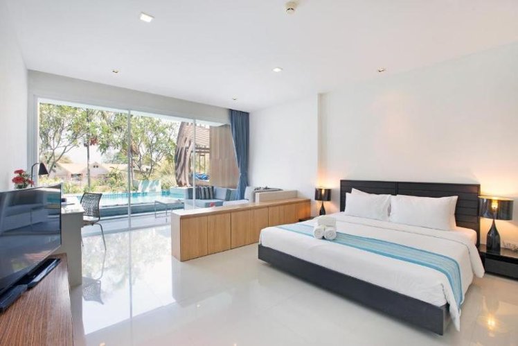 Double or Twin DELUXE POOL VIEW Room