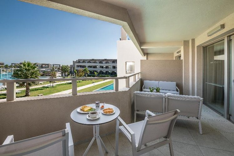 SUITE POOL VIEW Room