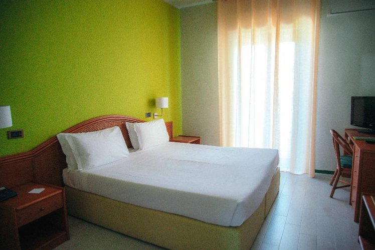 DOUBLE STANDARD Room