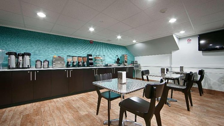 Best Western Plus Brooklyn Bay Hotel