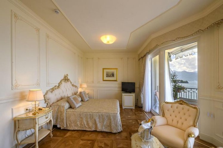 JUNIOR SUITE LAKE VIEW Room
