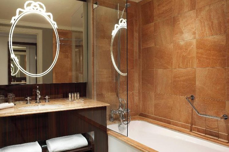 DOUBLE STANDARD Room
