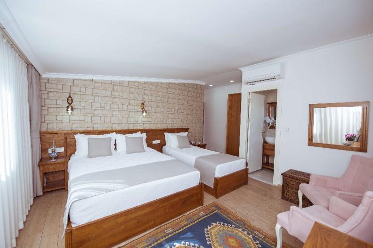 TRIPLE SUPERIOR Room