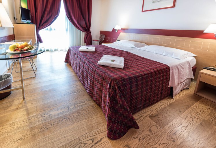 DOUBLE STANDARD Room
