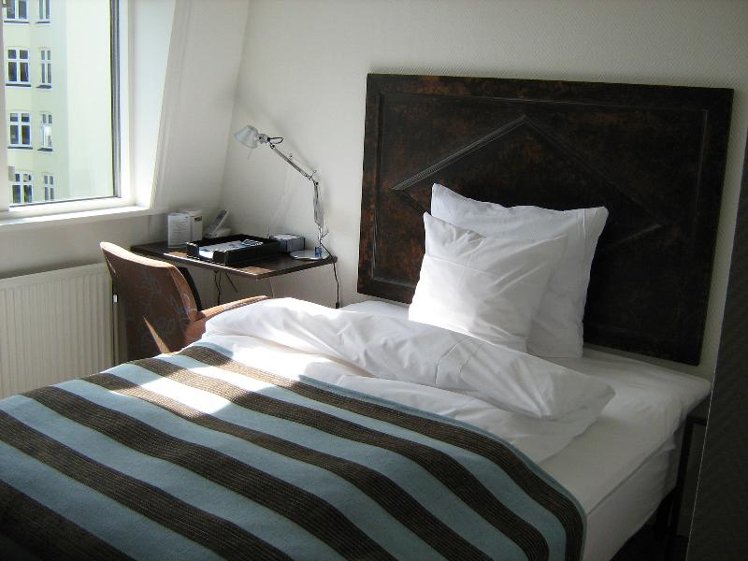SINGLE STANDARD Room