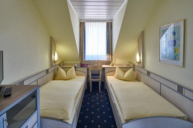 TRIPLE STANDARD Room