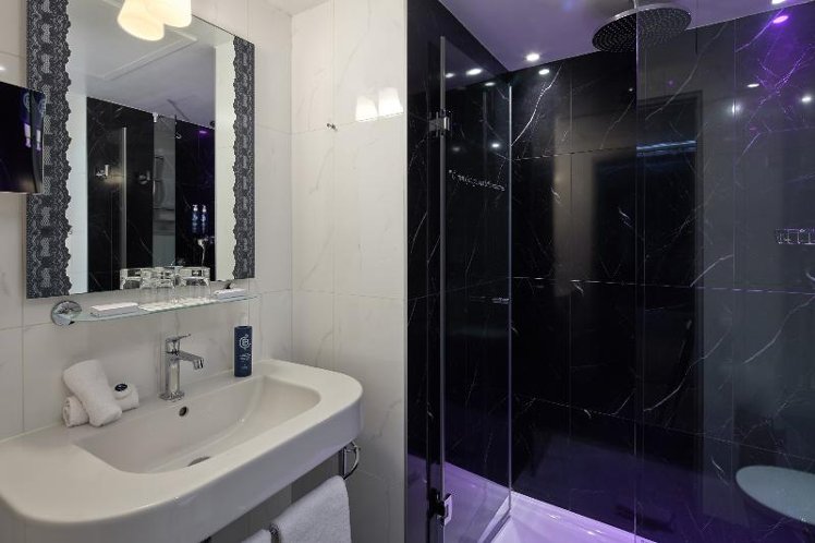 DOUBLE STANDARD Room