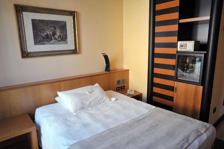 SINGLE ONE BED Room