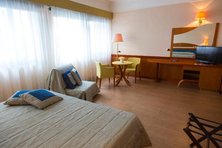 DOUBLE SINGLE USE STANDARD Room