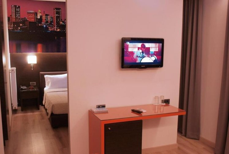 TRIPLE STANDARD Room
