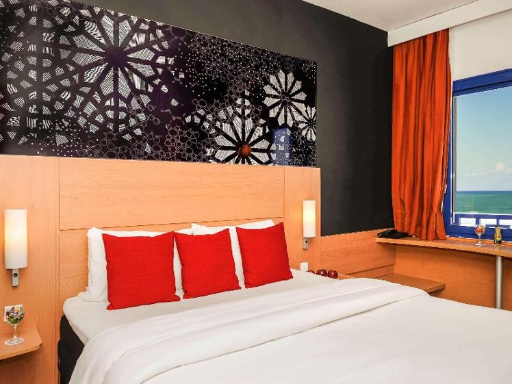 DOUBLE WITH DOUBLE BED Room